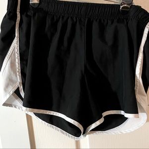 Like new Xersion women’s athletic shorts. Size L